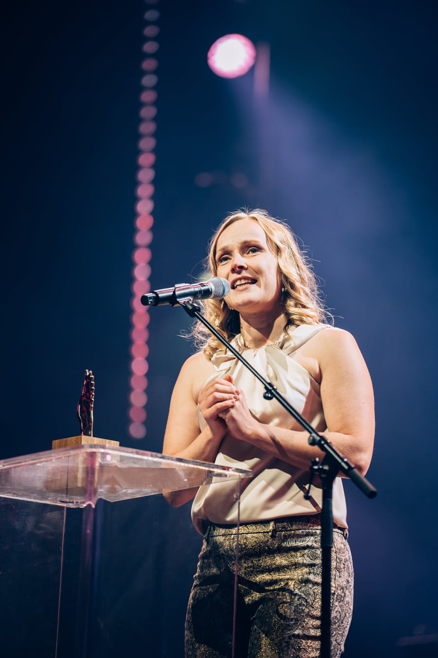 Glow_2024_Awards_Suunnannayttaja_Henna-Maria_Harju_kuva_ANRE_WASSE_97_lowres